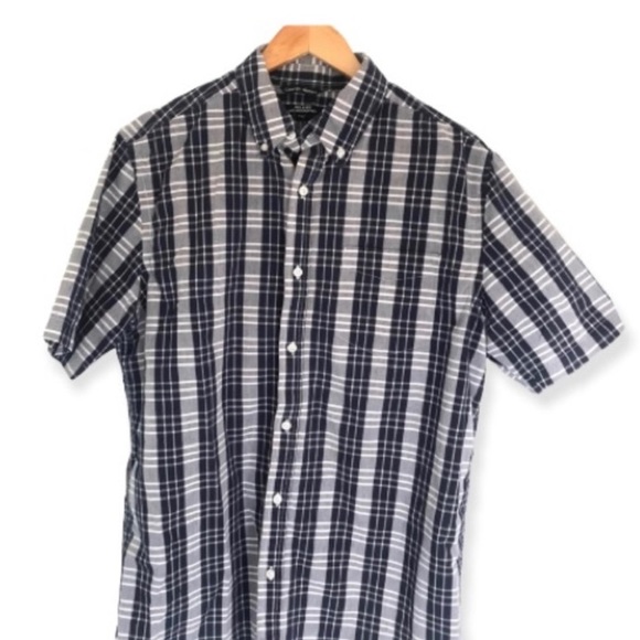 TWO PLAID SHORTSLEEVED BUTTON UP SHIRTS SIZE MEDIUM - Picture 5 of 7